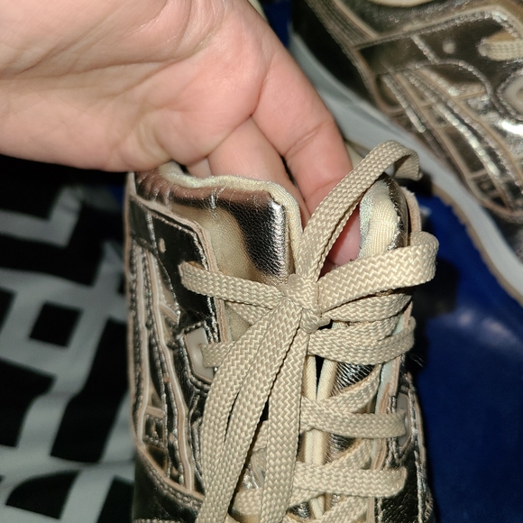 ASICS - Picture 5 of 8